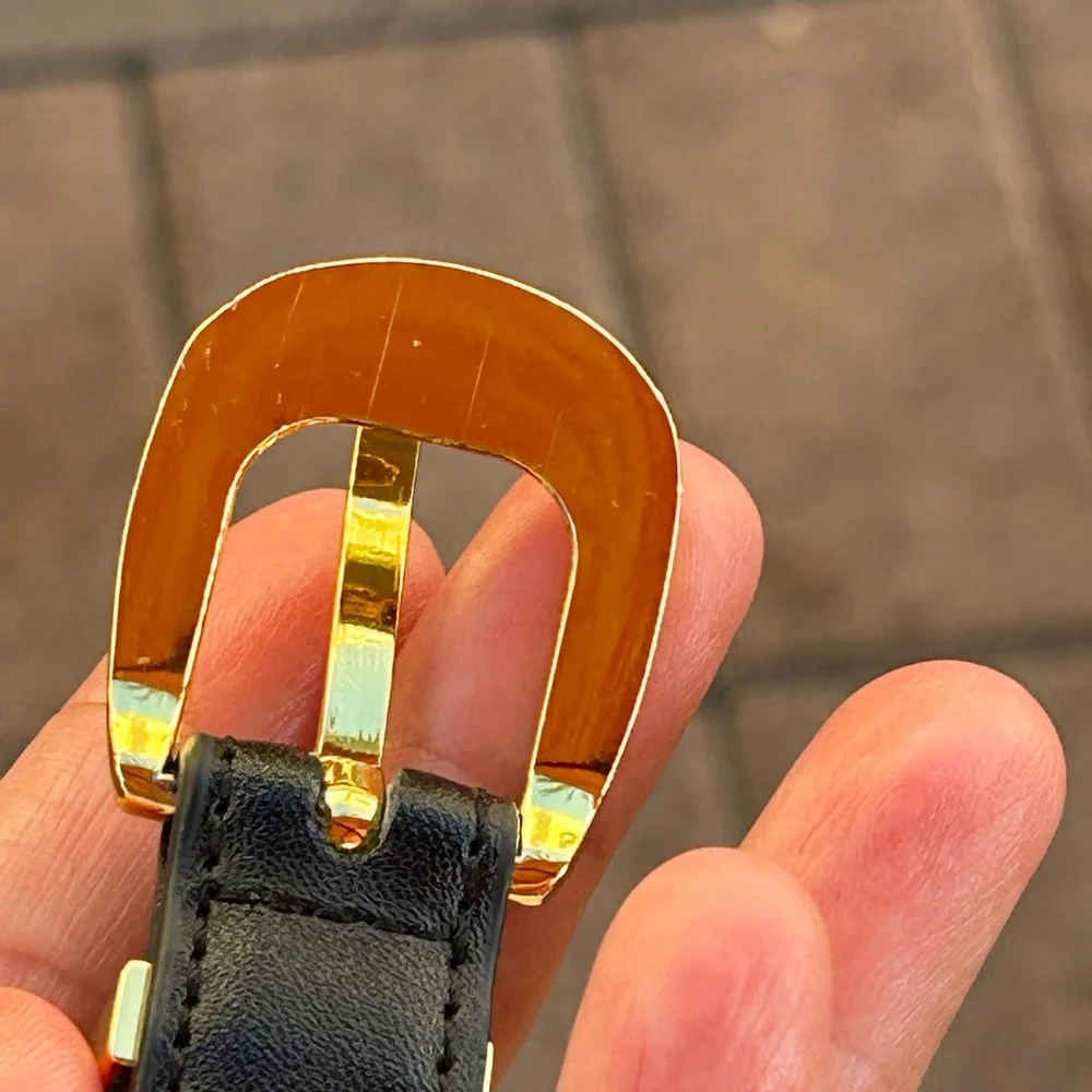 CÉLINE Paris Black Leather Belt – Classic and Elegant.